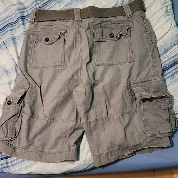 Men's cargo shorts - Picture 2 of 3
